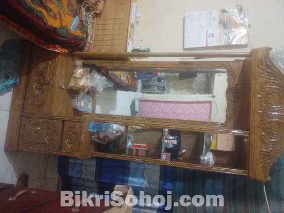 ড্রেসিং টেবিল